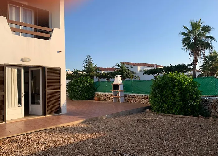 Gran Casa Con Bonito Jardin